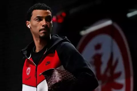 إيكيتيكي يوجه رسالة وداعية لجماهير فرانكفورت: سأكون أول مشجع لهذا النادي 